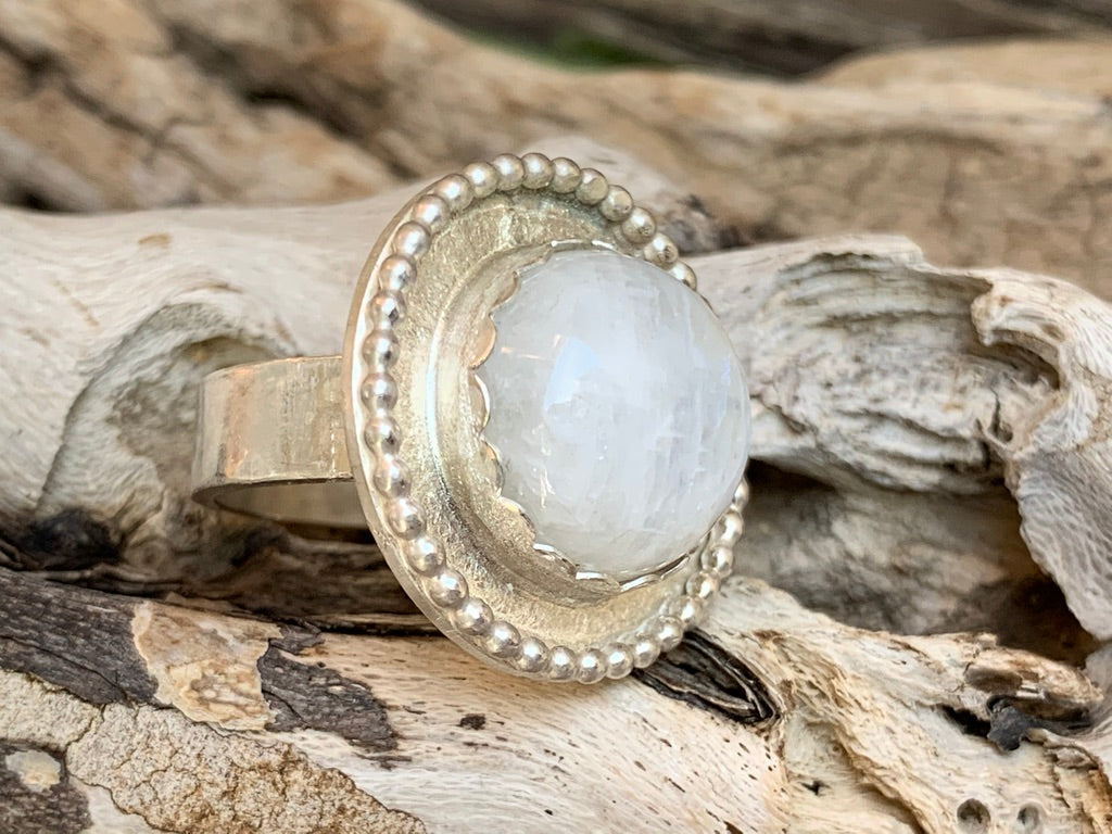 Sterling Silver and Moonstone Cabachon ring