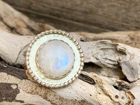 Sterling Silver and Moonstone Cabachon ring
